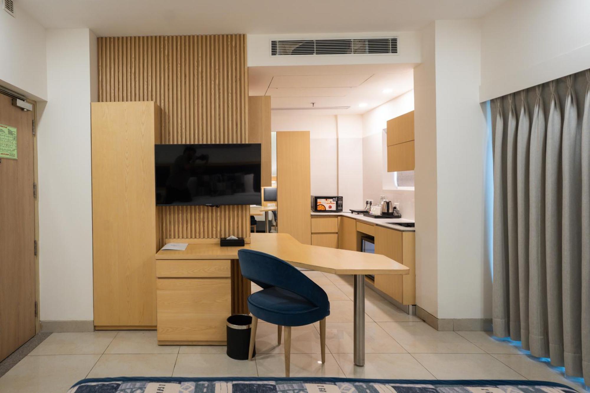 Ar Suites Klj Square Gurgaon Exterior photo